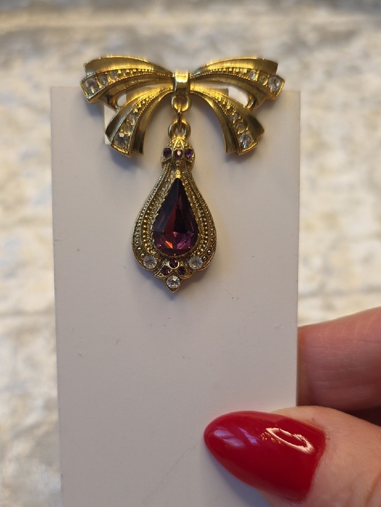 no brand Jewelry - Vintage Regal Gold Bow Pendant Brooch with Purple Teardrop Gem